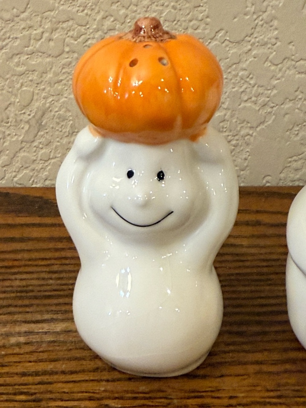 King May Halloween Ghost Salt & Pepper Shaker Set - Vintage Pumpkin & Broom VTG - Picture 2 of 14
